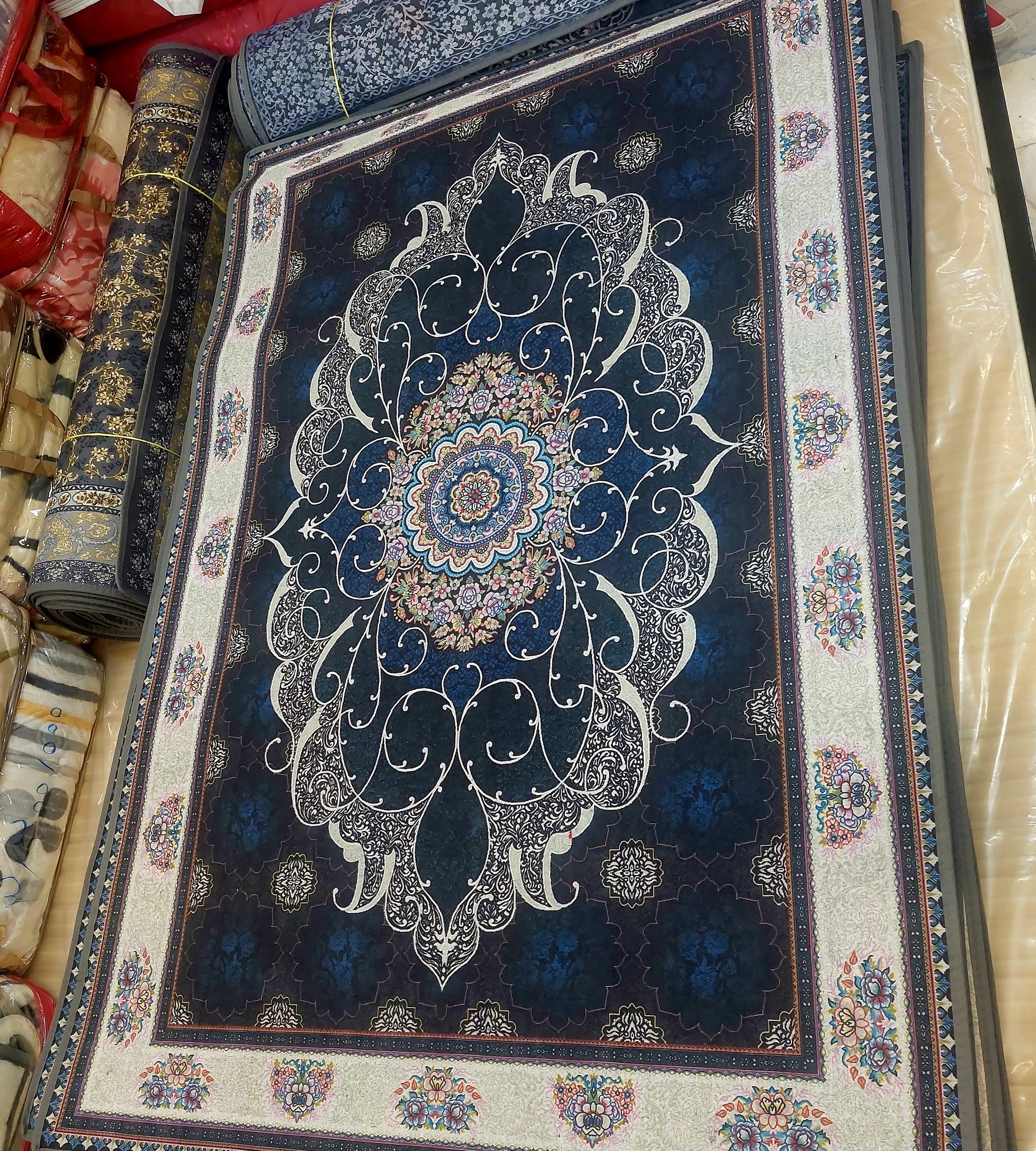 فرشینه ۳ متری ۱۲۰×180 دوخت عالی پشت یک تیکه